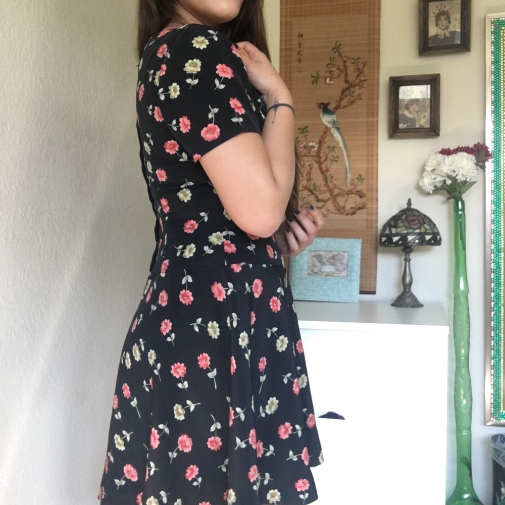 Unknown Brand Floral Print Dress Black, Cream, Red - Picture 4 of 8